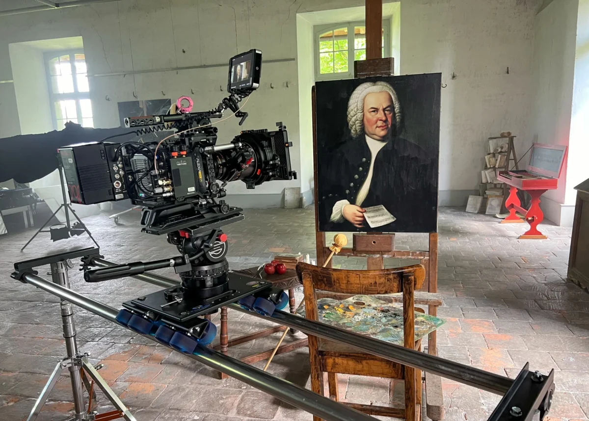 ARRI Kamera vor dem Gemälde von Johann Sebastian Bach bei den Dreharbeiten für einen Branded-Content-Werbefilm für die Bachwochen Thun durch Epic Lab Media